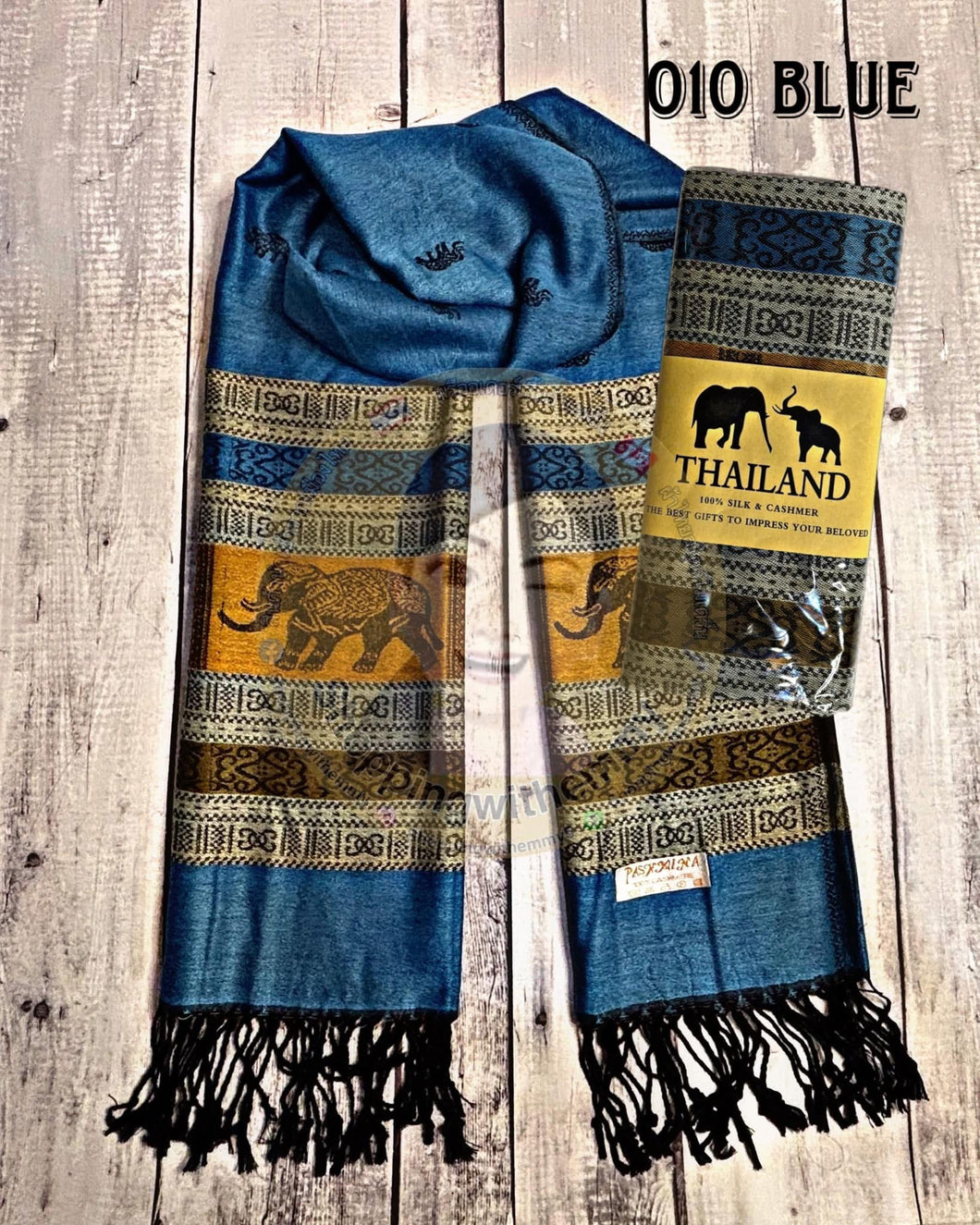 ผ้าพันคอลายช้างไทย สีฟ้า 𝓔𝓵𝓮𝓹𝓱𝓪𝓷𝓽 𝓹𝓪𝓽𝓽𝓮𝓻𝓷 𝓼𝓬𝓪𝓻𝓯 
Size 70x180นิ้ว