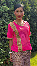 Load image into Gallery viewer, เสื้อยูนิฟอร์มนวดไทยเสื้อยูนิฟอร์มร้านอาหารไทย #สีชมพู ไซส์ M (เฉพาะเสื้อ)
