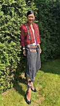 Load image into Gallery viewer, เสื้อคลุมม้ง เสื้อคลุมพื้นเมือง แบบสั้น FreeSize สีแดง
