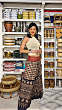 Load image into Gallery viewer, กางเกงผ้าไทยลายช้างไทย #A18
