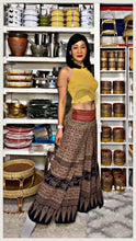 Load image into Gallery viewer, กางเกงผ้าไทยลายช้างไทย ทรงแพนเค้ก #A19
